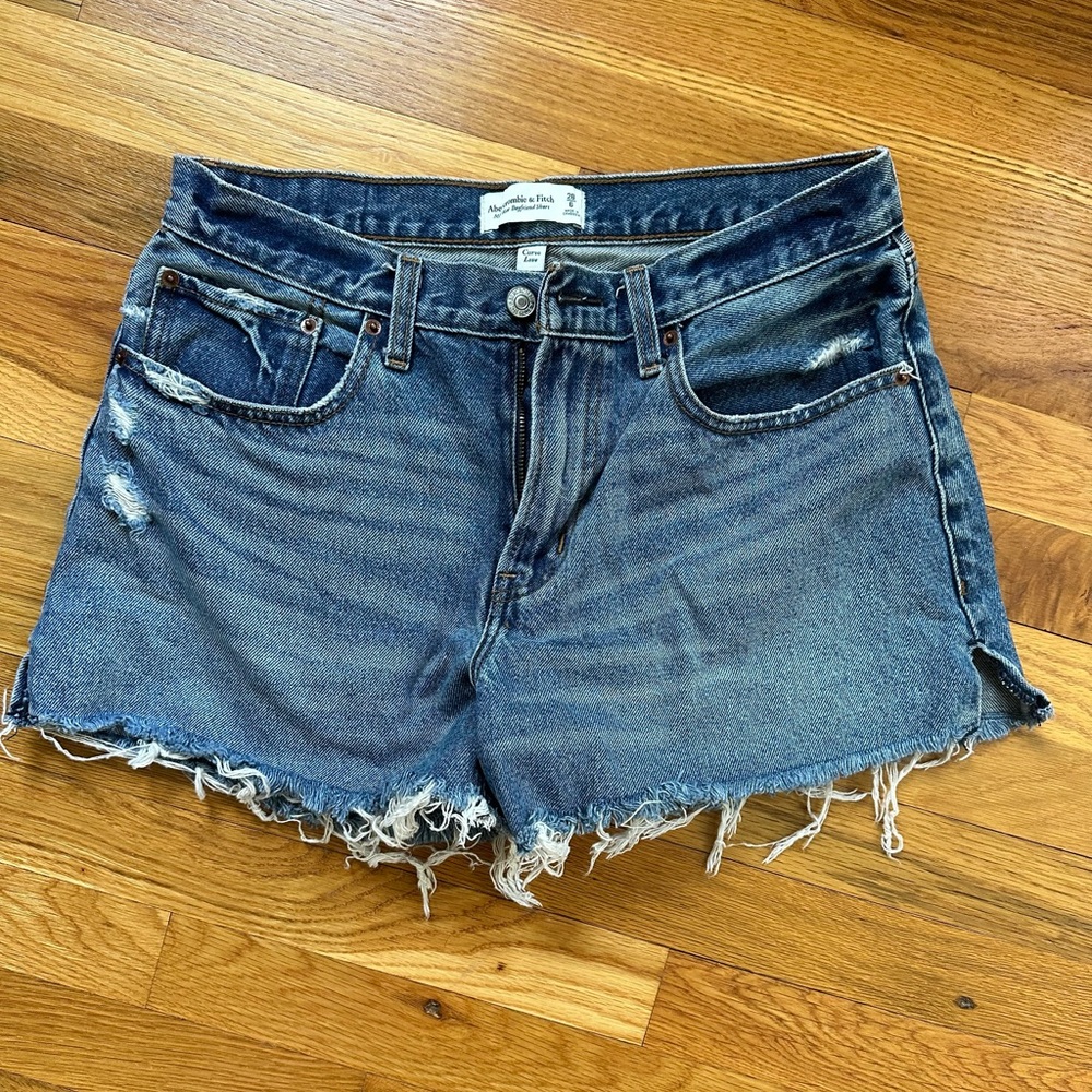 Abercrombie and Fitch - Curve Love - Mid Rise - Women’s - Size 6 shorts